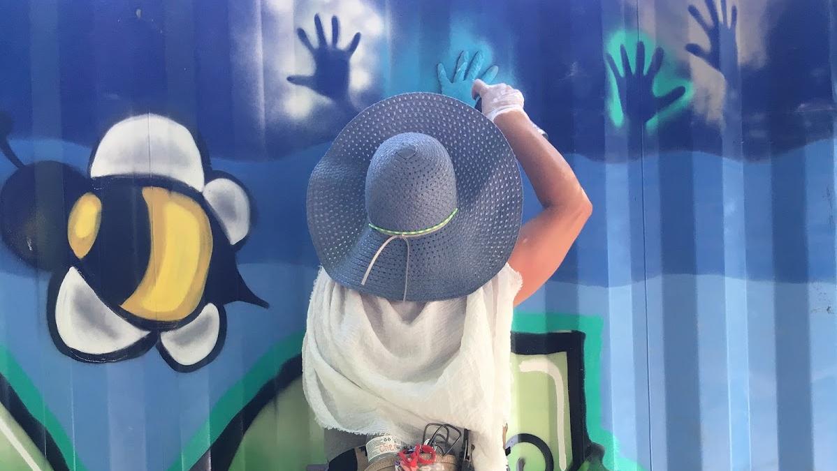 muralist working